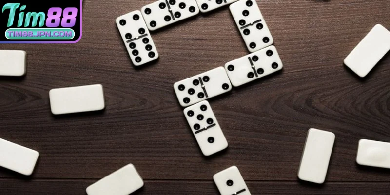 Tựa game này khá giống với game bài ba cây mà người tham gia thường chơi