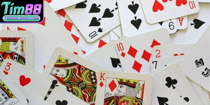 Bài Liêng là một dạng game bài đơn giản, được chơi với bộ bài Tây gồm 52 lá
