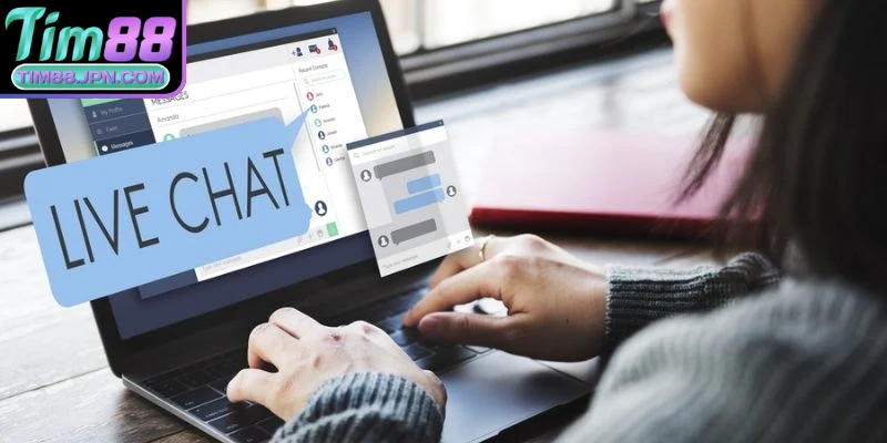Thông qua Live Chat